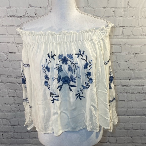 American Eagle Outfitters Tops - AMERICAN EAGLE OUTFITTERS Floral Off Shoulder Top